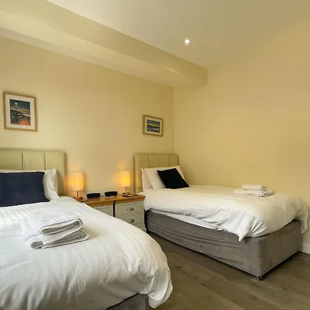 Captain's Quarters Tatil Evi Whitby